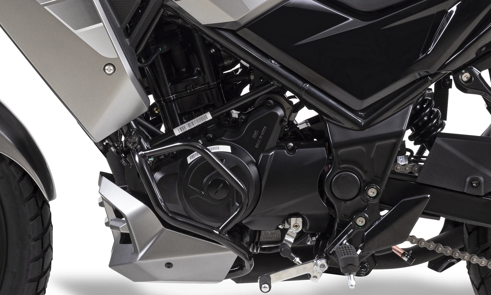 トランスミッションは5速から6速にアップグレードされ、耐久性が向上。ギアの追加によりNH T125と比較してギア比が近づき、ライディングエクスペリエンスと全体的な楽しさが向上しました。
